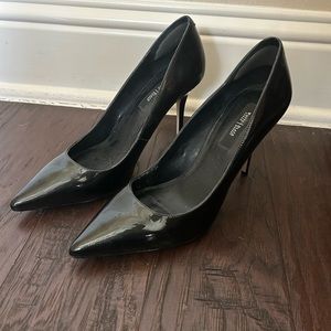 WHBM Olivia black heeled pump